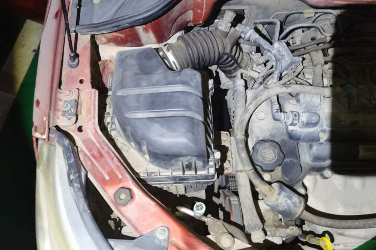 Used Chevrolet Sail 2010 Sedan 1.4L AMT Excellence Edition Engine Bay Right