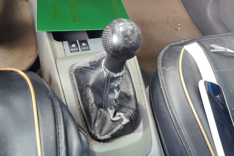 Used Chevrolet Sail 2010 Sedan 1.4L Manual Ideal Edition Gear Lever