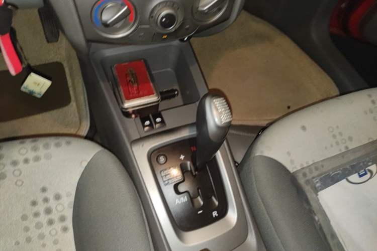 Used Chevrolet Sail 2010 Hatchback 1.2L AMT Ideal Edition Gear Lever