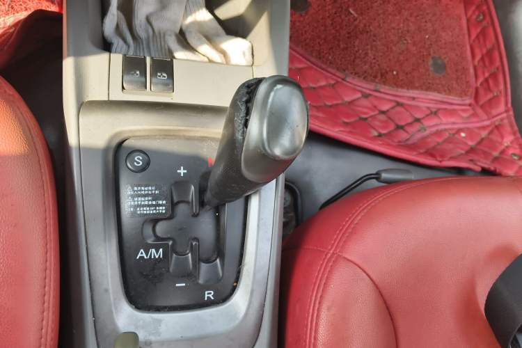 Used Chevrolet Sail 2010 Sedan 1.2L AMT Ideal Edition Gear Lever