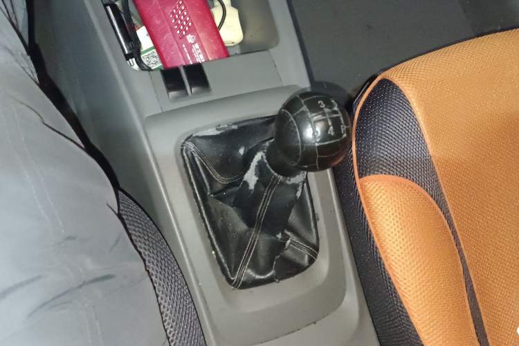Used Chevrolet Sail 2010 Sedan 1.2L Manual Fashion Edition Gear Lever