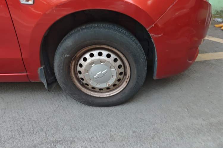 Used Chevrolet Sail 2010 Sedan 1.2L Manual Fashion Edition Right Front Wheel Hub