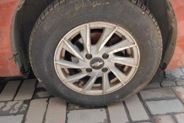 Used Chevrolet Sail 2010 Sedan 1.2L Manual Fashion Edition Right Front Wheel Hub