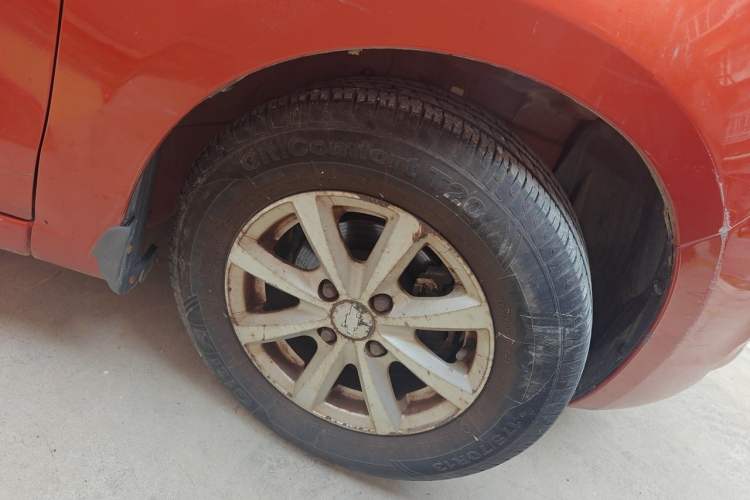 Used Chevrolet Sail 2010 Sedan 1.2L Manual Warm Edition Right Front Wheel Hub