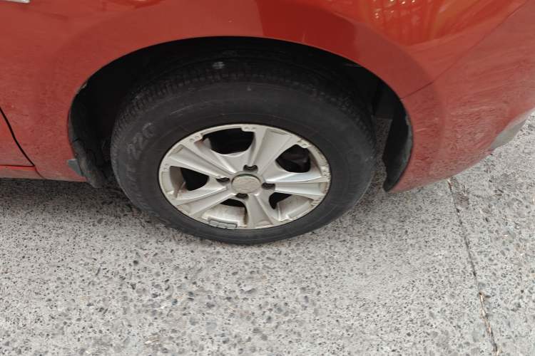 Used Chevrolet Sail 2010 Sedan 1.2L Manual Warm Edition Right Front Wheel Hub