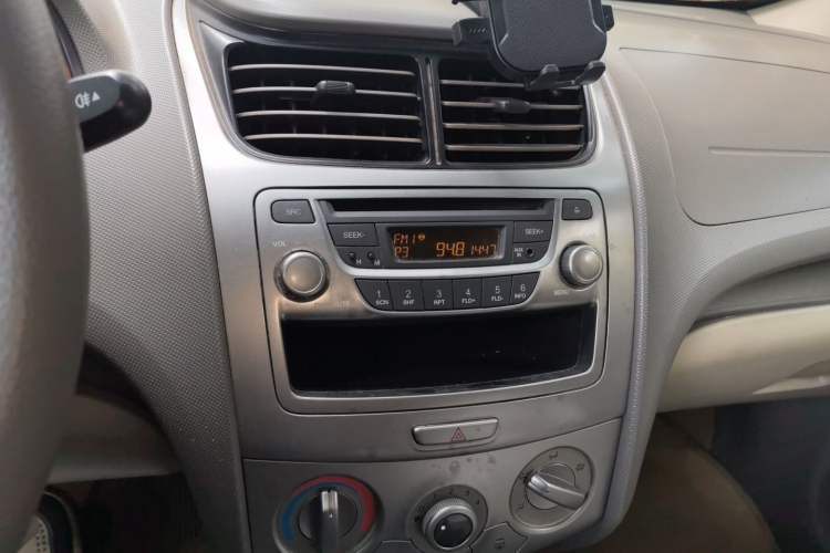 Used Chevrolet Sail 2010 Sedan 1.4L AMT Excellence Edition Audio And AC Panel