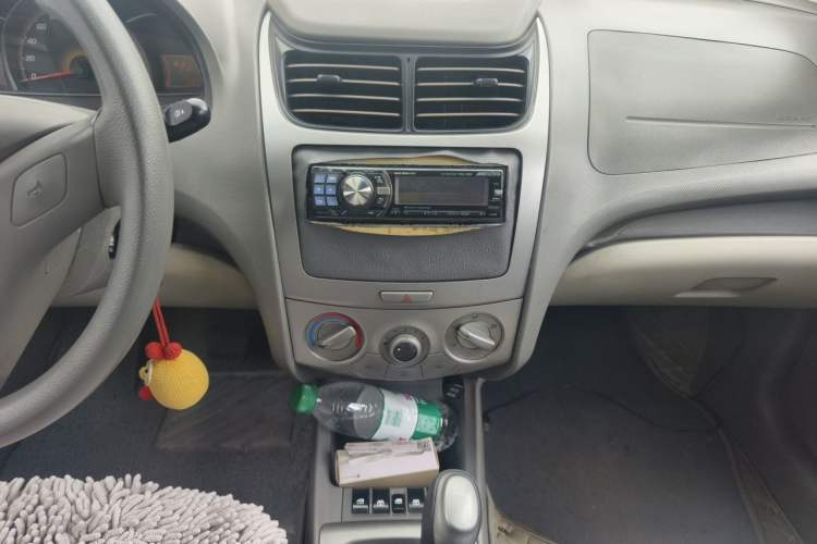 Used Chevrolet Sail 2010 Sedan 1.4L AMT Excellence Edition Audio And AC Panel