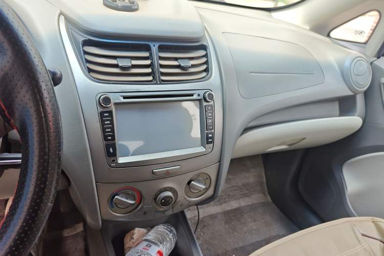 Used Chevrolet Sail 2010 Sedan 1.2L AMT Ideal Edition Audio And AC Panel