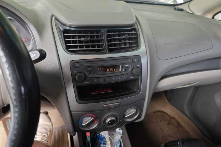 Used Chevrolet Sail 2010 Sedan 1.2L Manual Fashion Edition Audio And AC Panel