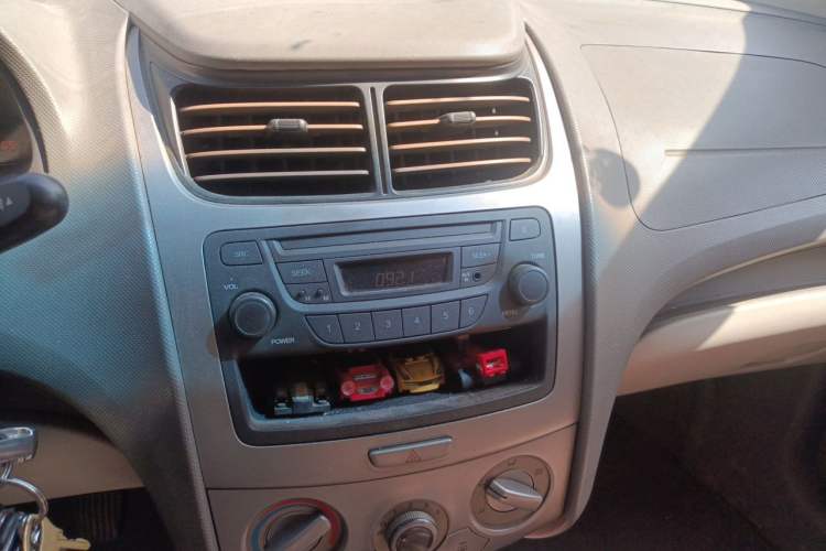 Used Chevrolet Sail 2010 Sedan 1.2L Manual Warm Edition Audio And AC Panel