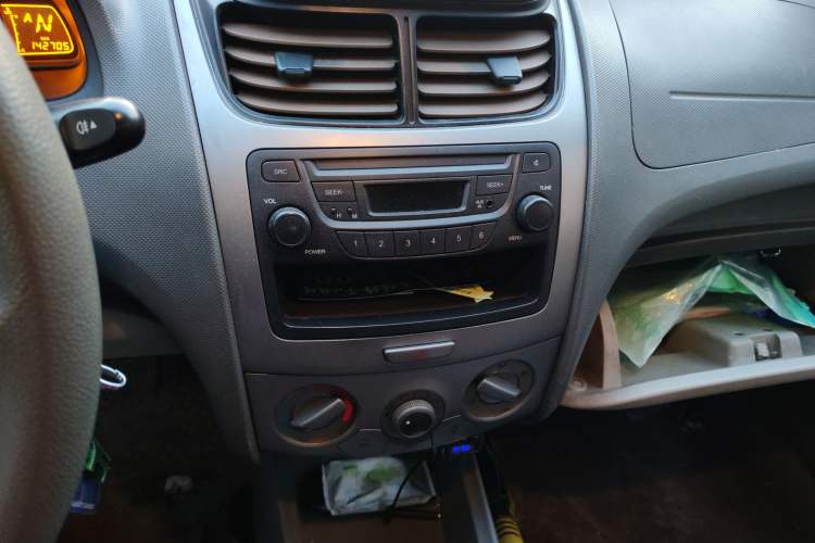 Used Chevrolet Sail 2010 Sedan 1.2L AMT Ideal Edition Audio And AC Panel