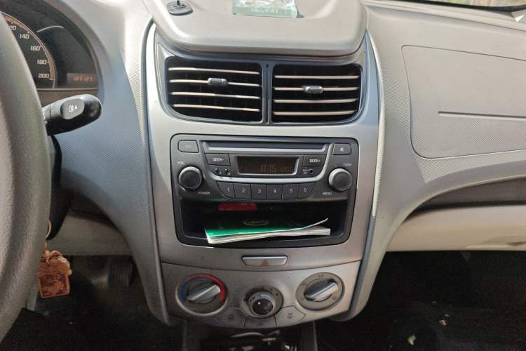 Used Chevrolet Sail 2010 Sedan 1.4L Manual Ideal Edition Audio And AC Panel