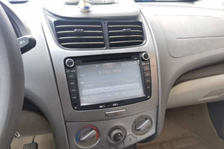 Used Chevrolet Sail 2010 Sedan 1.4L Manual Enjoyment Edition Audio And AC Panel