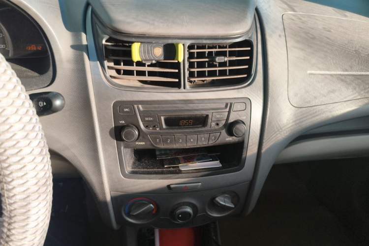 Used Chevrolet Sail 2010 Sedan 1.2L Manual Warm Edition Audio And AC Panel