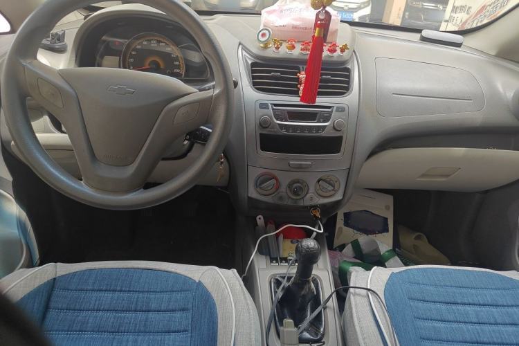 Used Chevrolet Sail 2010 Hatchback 1.2L Manual Warm Edition Center Console