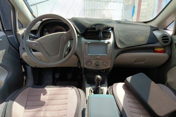 Used Chevrolet Sail 2010 Sedan 1.4L Manual Ideal Edition Center Console