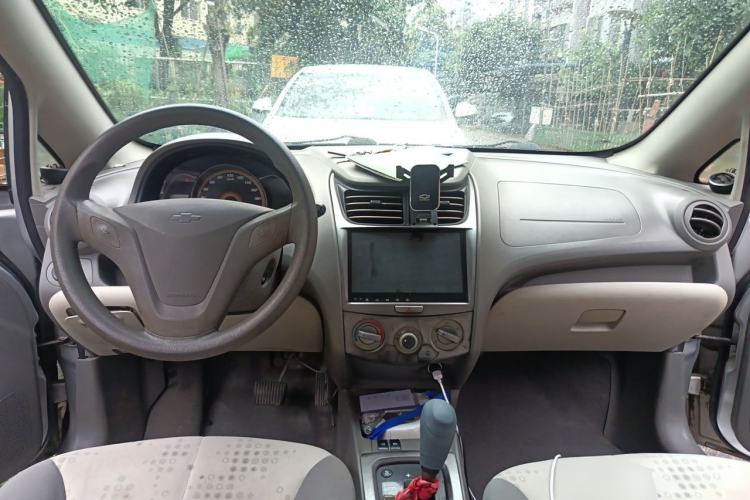 Used Chevrolet Sail 2010 Hatchback 1.2L AMT Ideal Edition Center Console
