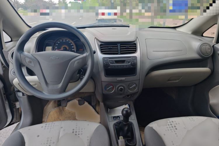 Used Chevrolet Sail 2010 Sedan 1.4L Manual Ideal Edition Center Console