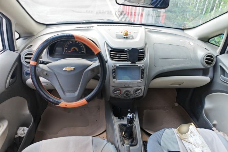 Used Chevrolet Sail 2010 Sedan 1.2L Manual Warm Edition Center Console