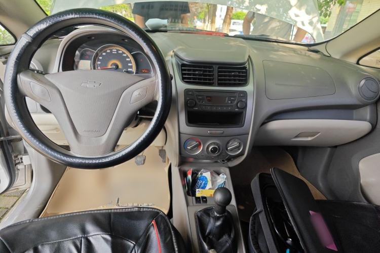 Used Chevrolet Sail 2010 Sedan 1.2L Manual Fashion Edition Center Console