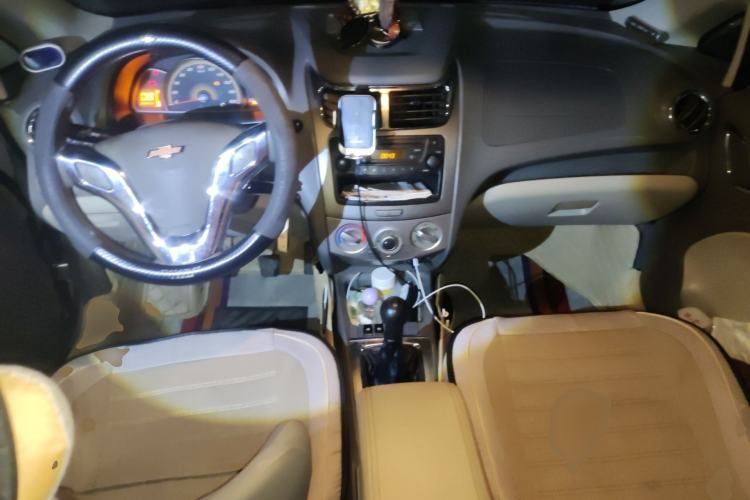 Used Chevrolet Sail 2010 Sedan 1.4L Manual Ideal Edition Center Console