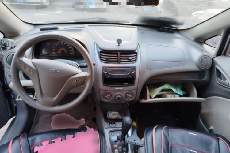Used Chevrolet Sail 2010 Sedan 1.2L AMT Ideal Edition Center Console
