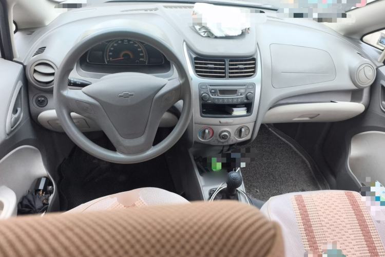 Used Chevrolet Sail 2010 Sedan 1.2L Manual Warm Edition Center Console