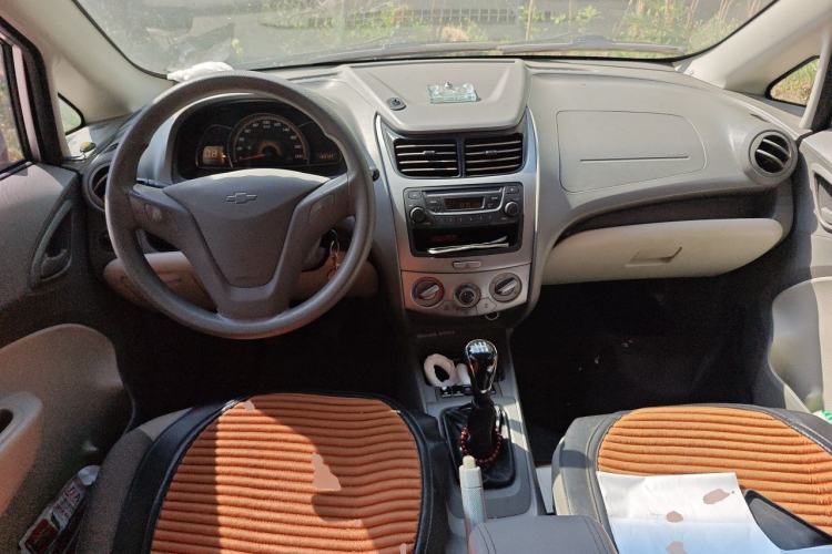 Used Chevrolet Sail 2010 Sedan 1.4L Manual Ideal Edition Center Console