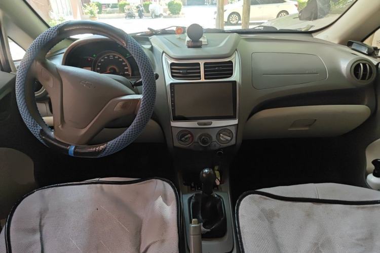Used Chevrolet Sail 2010 Sedan 1.4L Manual Ideal Edition Center Console