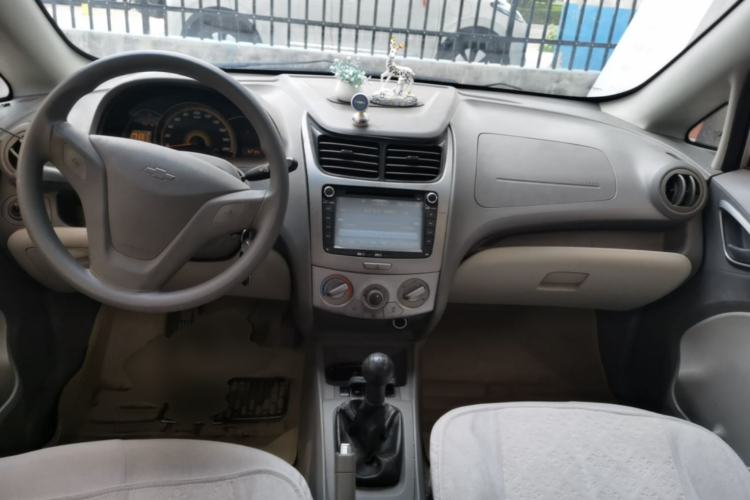Used Chevrolet Sail 2010 Sedan 1.4L Manual Enjoyment Edition Center Console