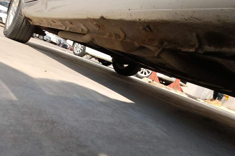 Used Chevrolet Sail 2010 Sedan 1.4L Manual Ideal Edition Chassis Front Right