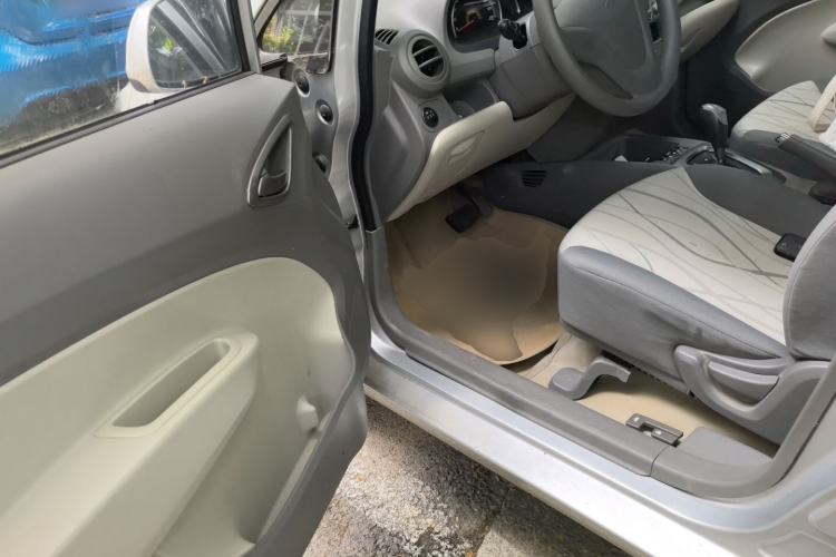 Used Chevrolet Sail 2010 Sedan 1.4L AMT Excellence Edition Driver Seat