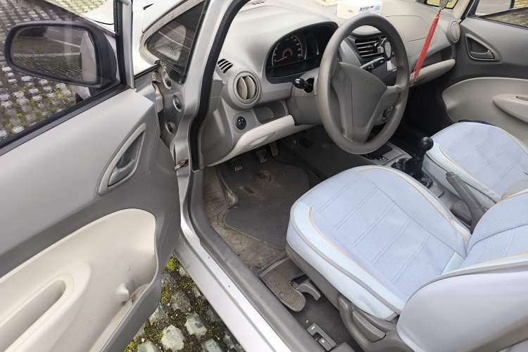 Used Chevrolet Sail 2010 Sedan 1.4L Manual Ideal Edition Driver Seat