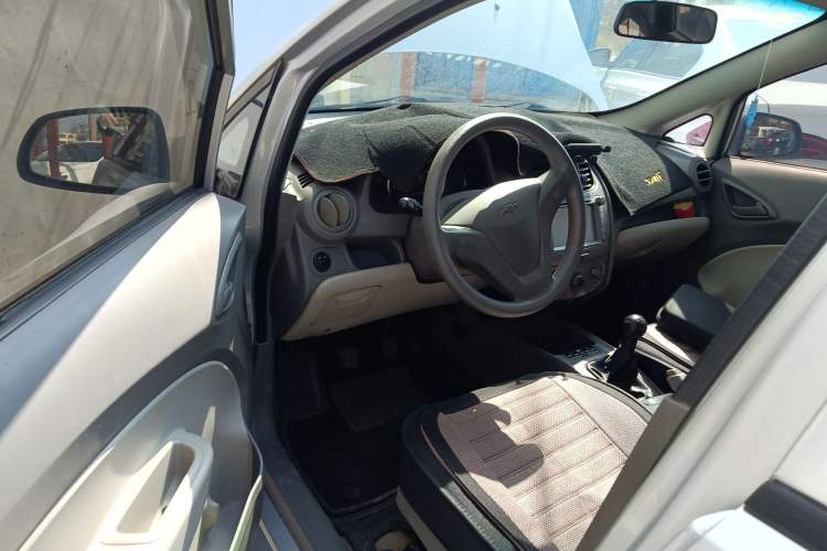 Used Chevrolet Sail 2010 Sedan 1.4L Manual Ideal Edition Driver Seat