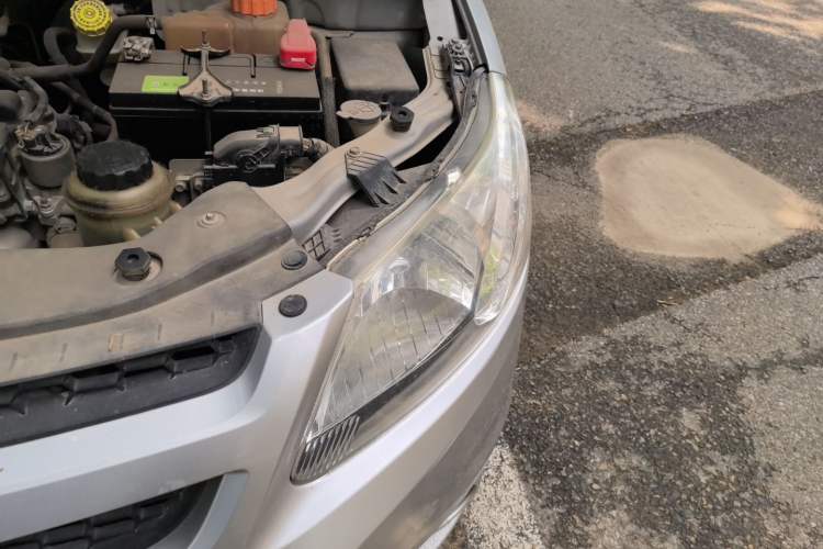 Used Chevrolet Sail 2010 Sedan 1.4L AMT Excellence Edition Engine Bay Left