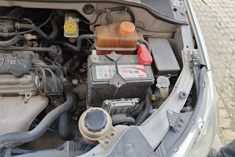 Used Chevrolet Sail 2010 Sedan 1.2L Manual Fashion Edition Engine Bay Left