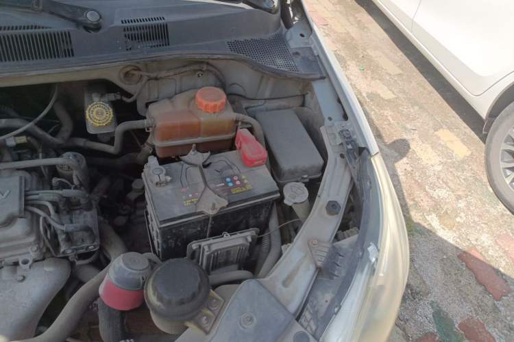 Used Chevrolet Sail 2010 Sedan 1.2L Manual Warm Edition Engine Bay Left
