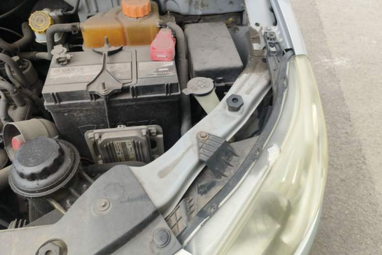 Used Chevrolet Sail 2010 Sedan 1.2L Manual Fashion Edition Engine Bay Left
