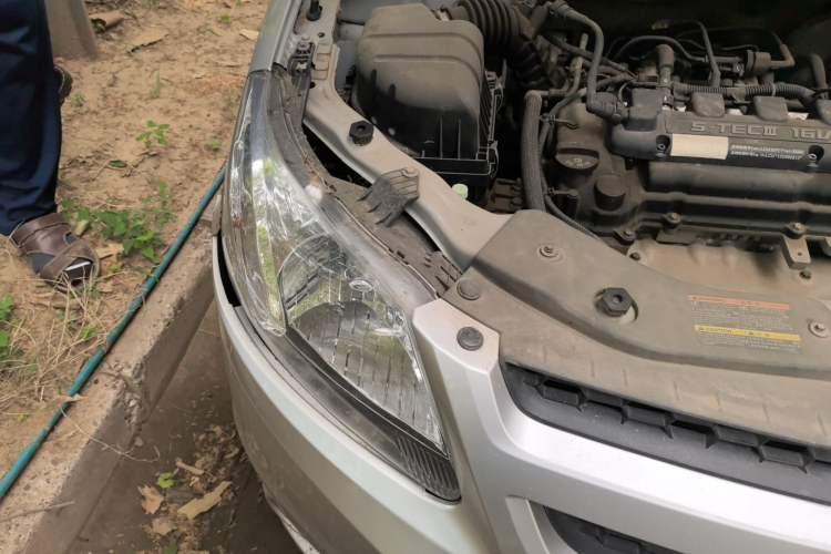 Used Chevrolet Sail 2010 Sedan 1.4L AMT Excellence Edition Engine Bay Right