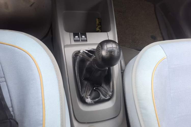 Used Chevrolet Sail 2010 Sedan 1.4L Manual Ideal Edition Gear Lever