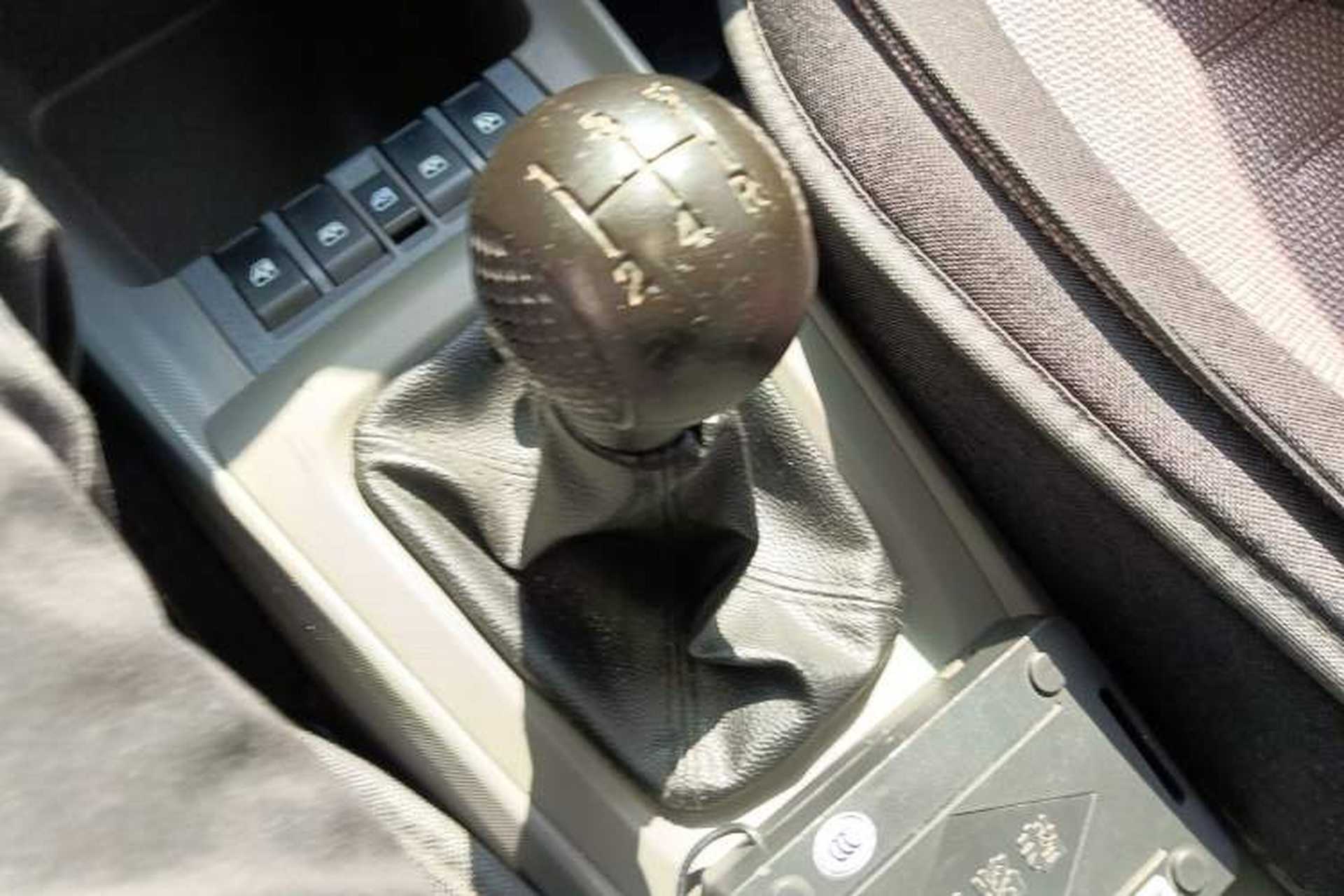 Used Chevrolet Sail 2010 Sedan 1.4L Manual Ideal Edition Gear Lever
