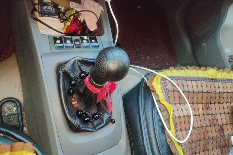 Used Chevrolet Sail 2010 Sedan 1.4L Manual Ideal Edition Gear Lever
