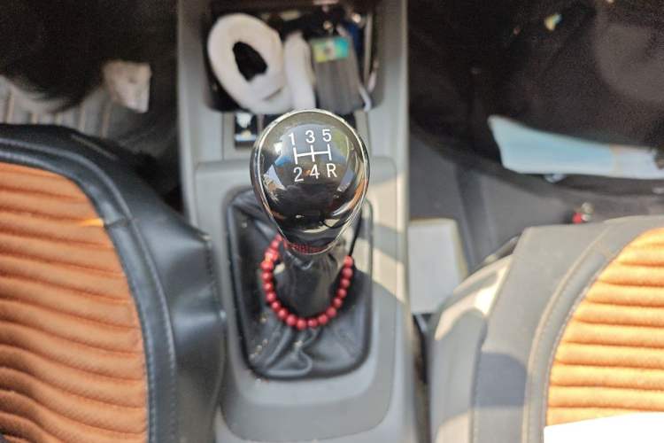 Used Chevrolet Sail 2010 Sedan 1.4L Manual Ideal Edition Gear Lever