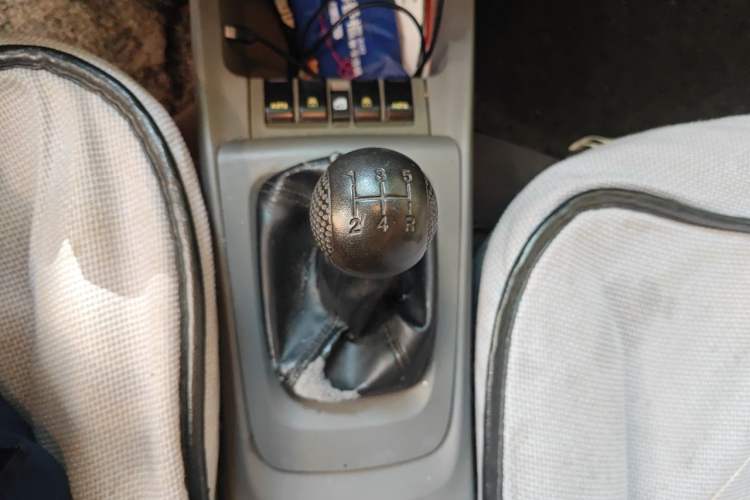 Used Chevrolet Sail 2010 Sedan 1.4L Manual Ideal Edition Gear Lever