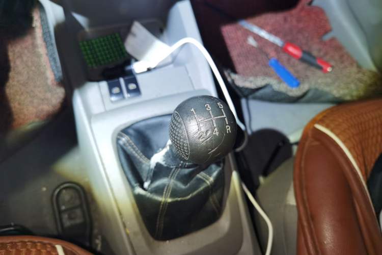 Used Chevrolet Sail 2010 Sedan 1.2L Manual Warm Edition Gear Lever