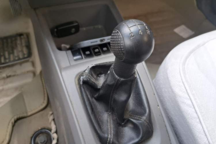 Used Chevrolet Sail 2010 Sedan 1.4L Manual Enjoyment Edition Gear Lever