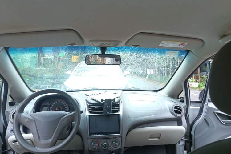 Used Chevrolet Sail 2010 Hatchback 1.2L AMT Ideal Edition Headliner