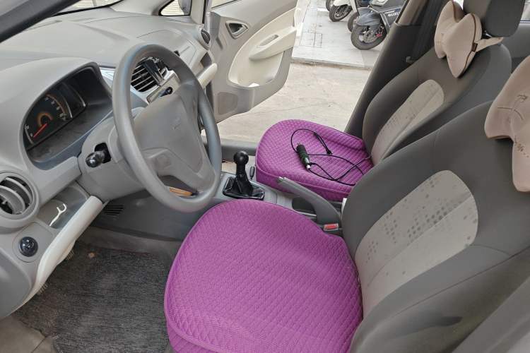 Used Chevrolet Sail 2010 Sedan 1.2L Manual Fashion Edition Left Front Seat