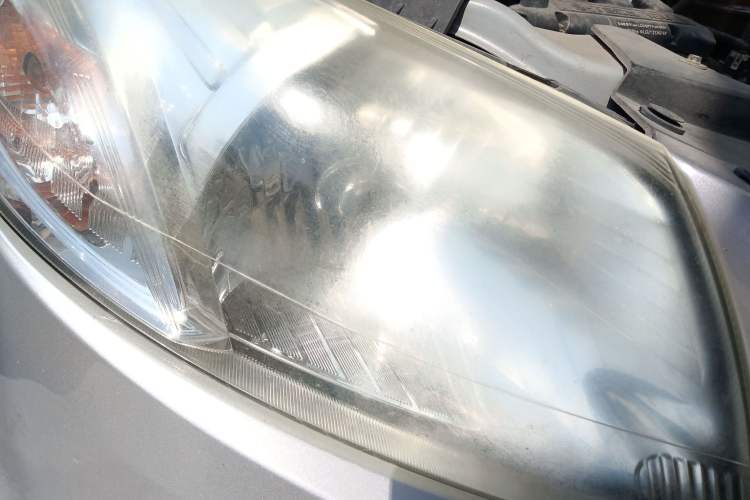 Used Chevrolet Sail 2010 Sedan 1.4L Manual Ideal Edition Right Front Headlight