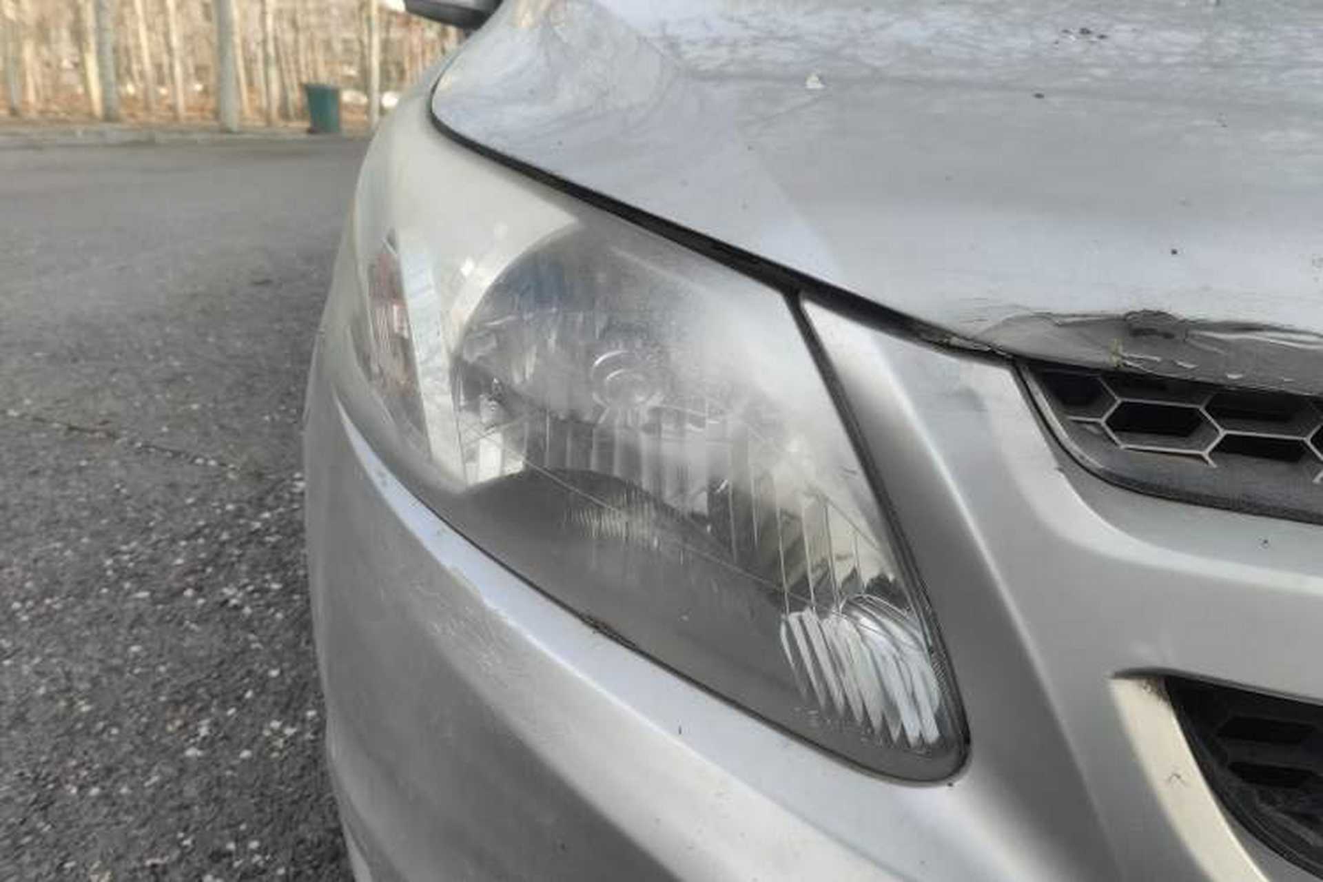 Used Chevrolet Sail 2010 Sedan 1.2L Manual Warm Edition Right Front Headlight